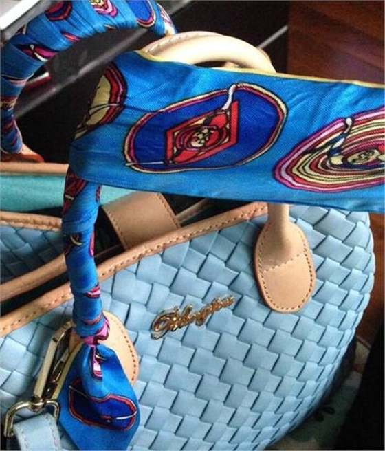 調(diào)節(jié)絲巾長(zhǎng)短 調(diào)節(jié)絲巾長(zhǎng)短