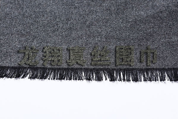 真絲圍巾平鋪圖