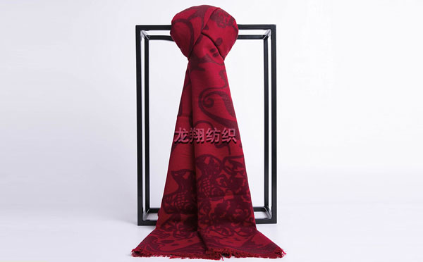 紅色羊絨圍巾