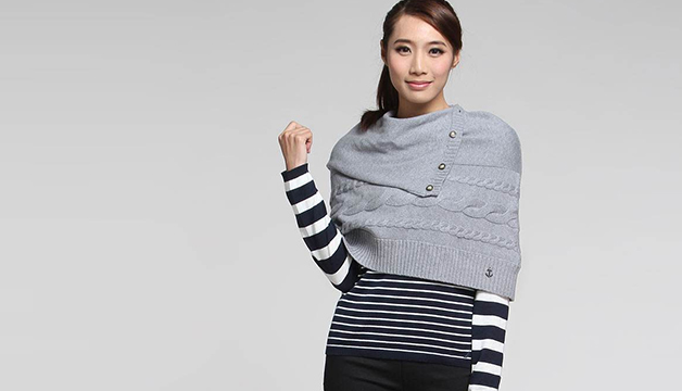 淺灰色與黑色披肩