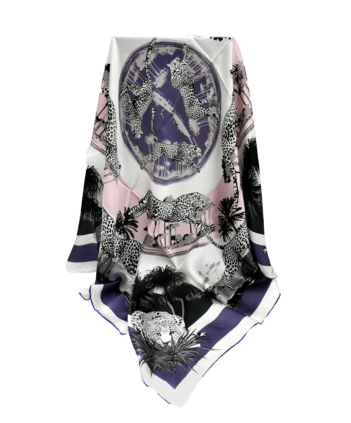 傲睨萬(wàn)物絲巾整體圖