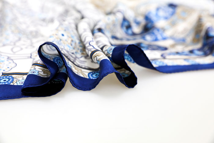 旋轉(zhuǎn)花園絲巾細(xì)節(jié)圖