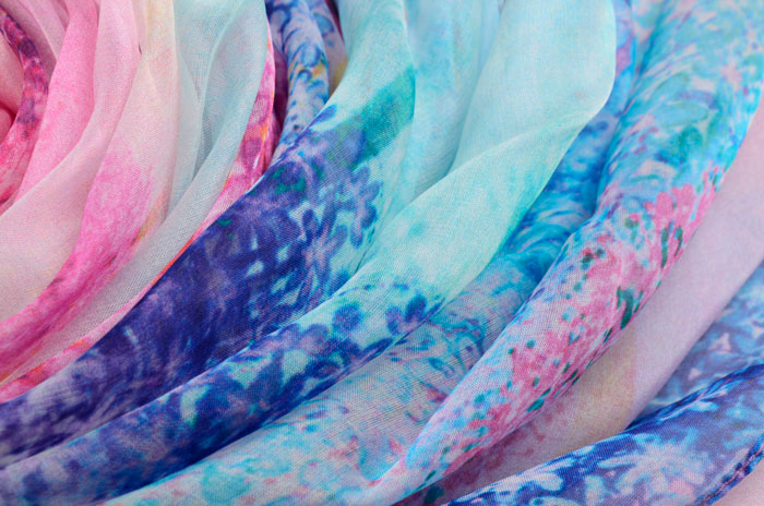 漫天飛舞絲巾細(xì)節(jié)圖