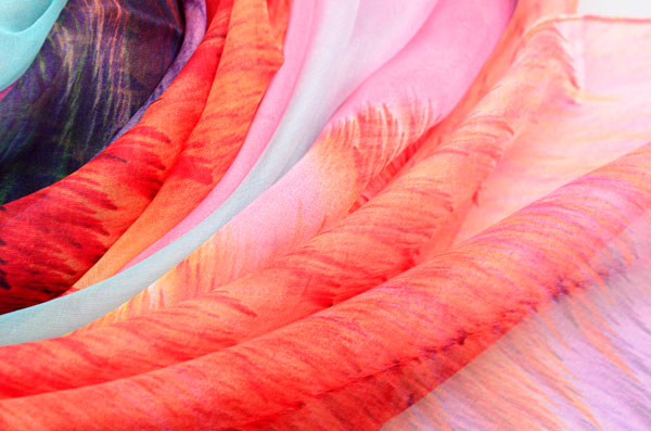 繽紛絢爛絲巾細(xì)節(jié)圖