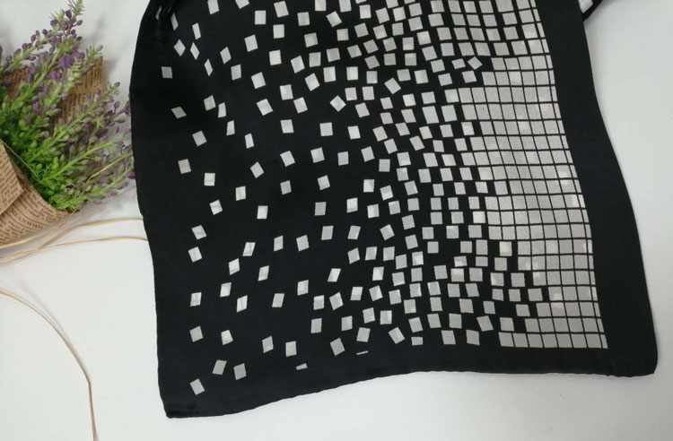 男士游戲方塊領(lǐng)巾細(xì)節(jié)