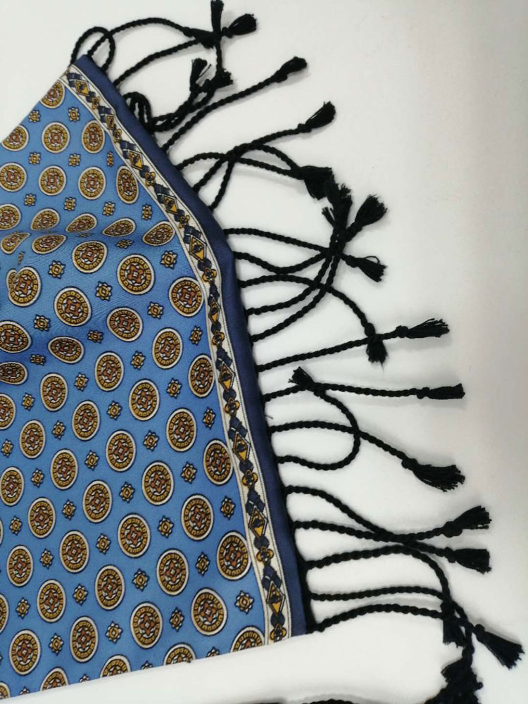 溫文爾雅男士圍巾細(xì)節(jié)圖