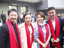 北影65周年校慶群星穿戴龍翔定做紅色圍巾