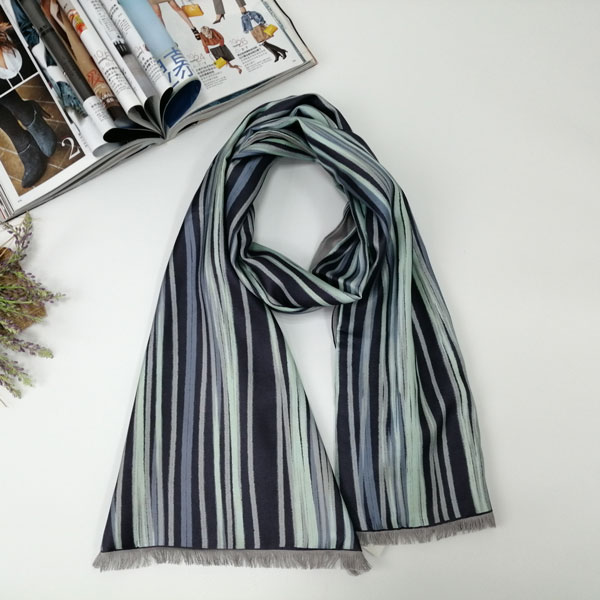 男士簡(jiǎn)約線條圍巾