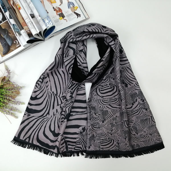 男士經(jīng)典斑馬圍巾